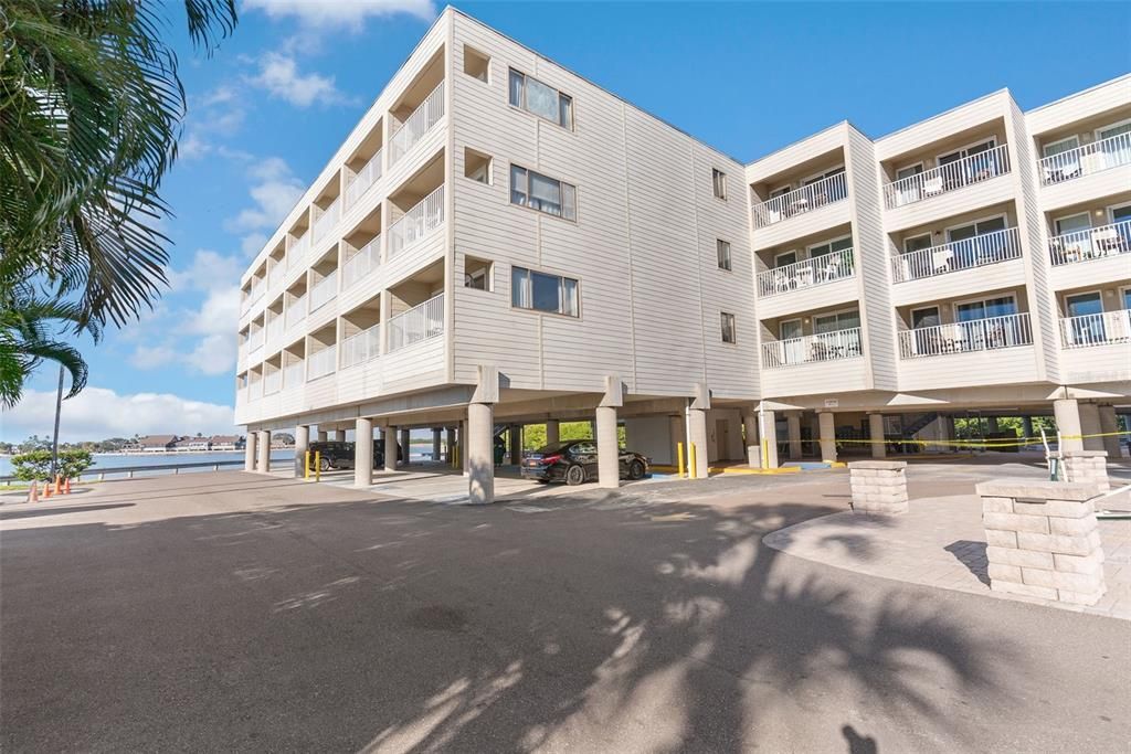 For Sale: $260,000 (1 beds, 1 baths, 560 Square Feet)