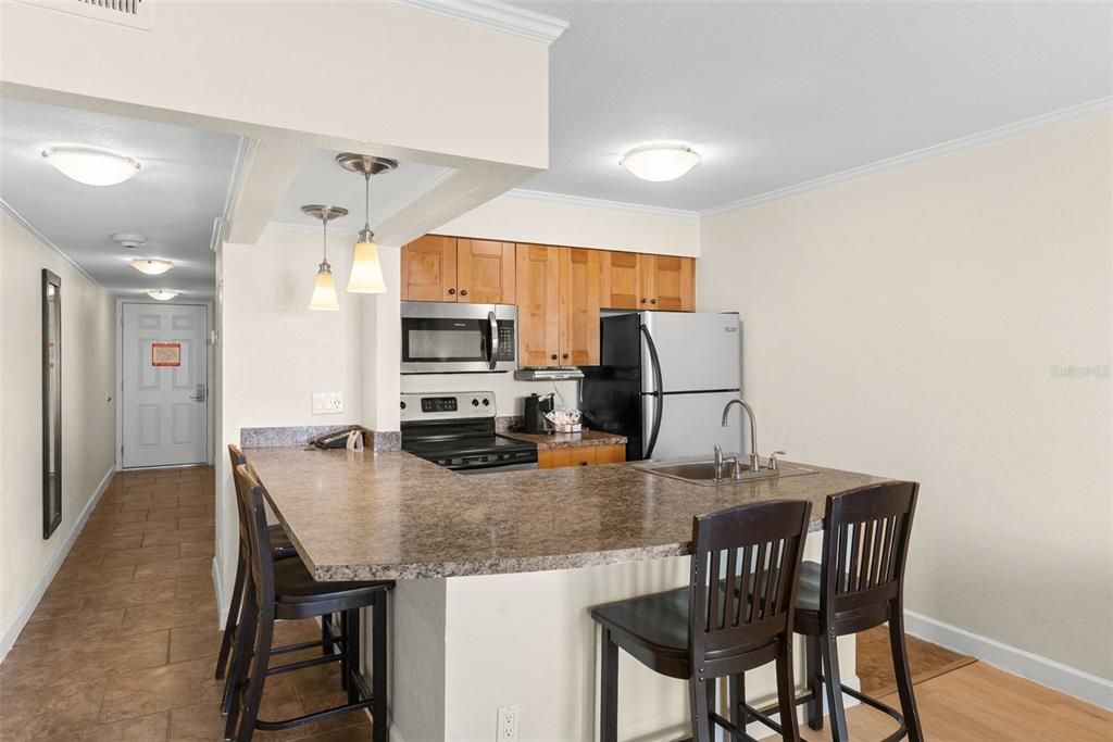 For Sale: $260,000 (1 beds, 1 baths, 560 Square Feet)