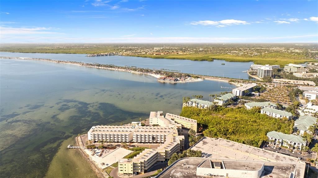 For Sale: $260,000 (1 beds, 1 baths, 560 Square Feet)