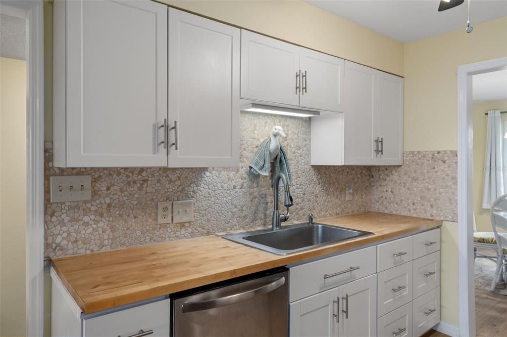 For Sale: $389,900 (3 beds, 2 baths, 1434 Square Feet)