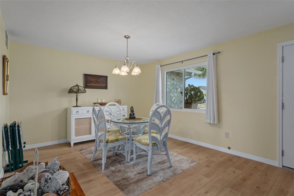 For Sale: $389,900 (3 beds, 2 baths, 1434 Square Feet)