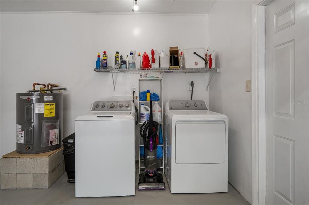 For Sale: $389,900 (3 beds, 2 baths, 1434 Square Feet)