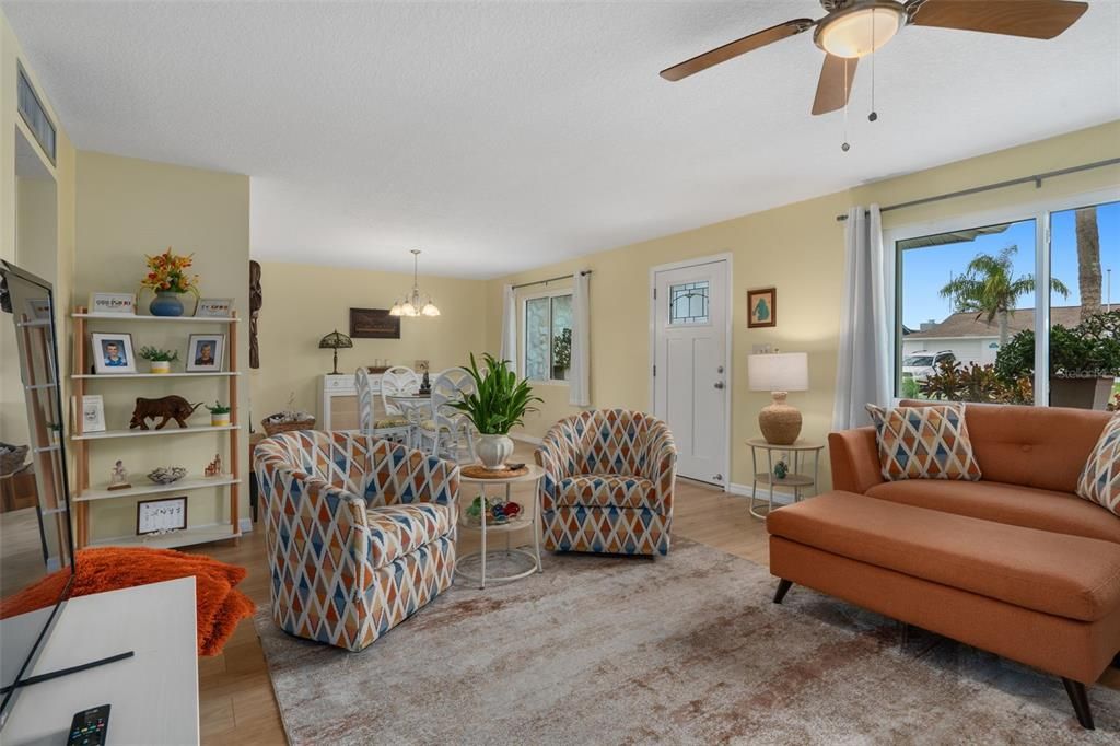 For Sale: $389,900 (3 beds, 2 baths, 1434 Square Feet)