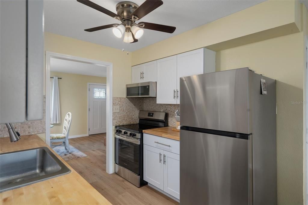 For Sale: $389,900 (3 beds, 2 baths, 1434 Square Feet)