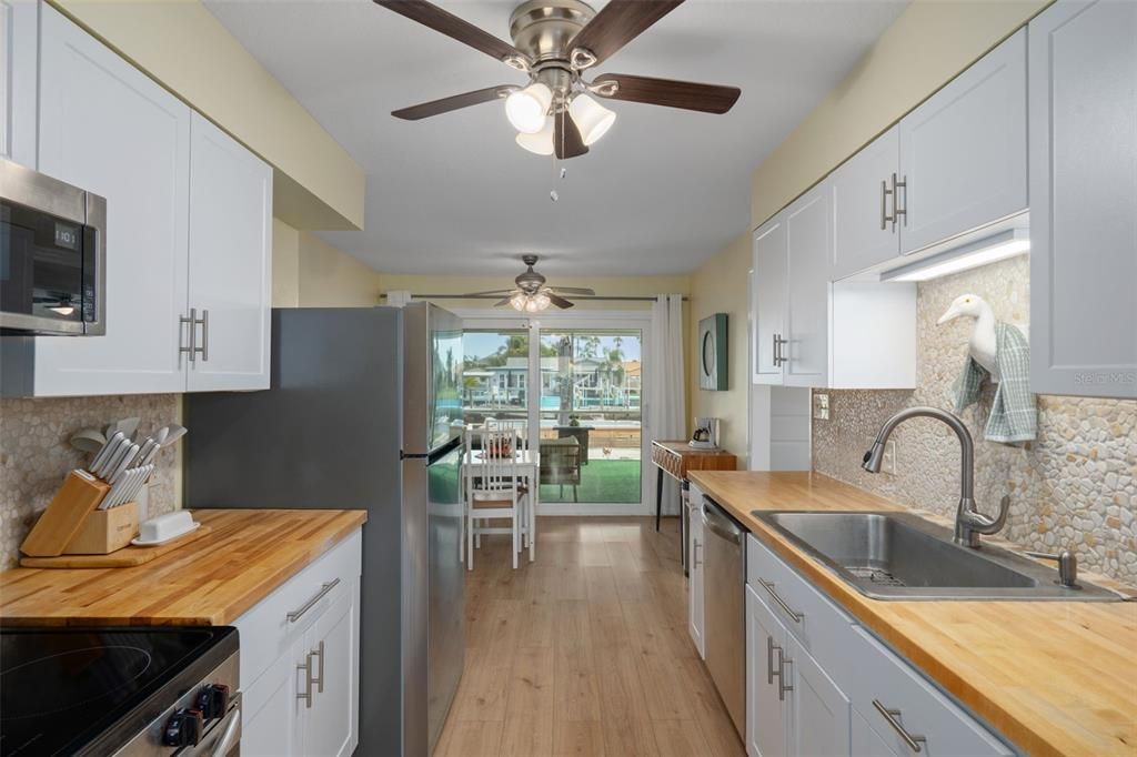 For Sale: $389,900 (3 beds, 2 baths, 1434 Square Feet)