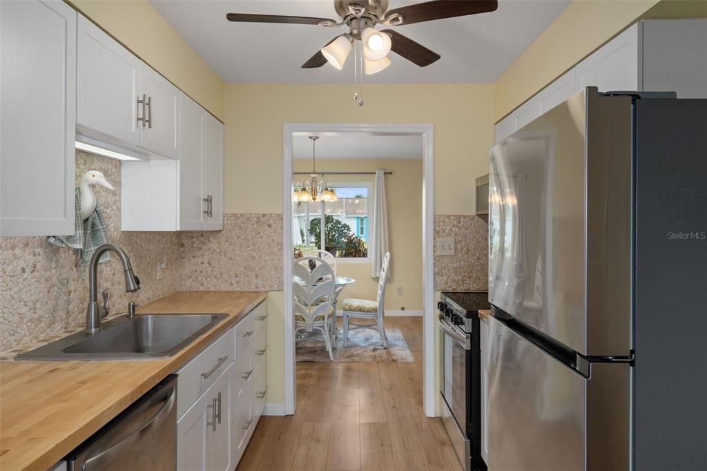 For Sale: $389,900 (3 beds, 2 baths, 1434 Square Feet)