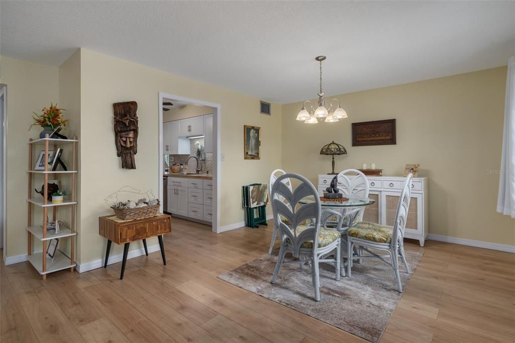 For Sale: $389,900 (3 beds, 2 baths, 1434 Square Feet)