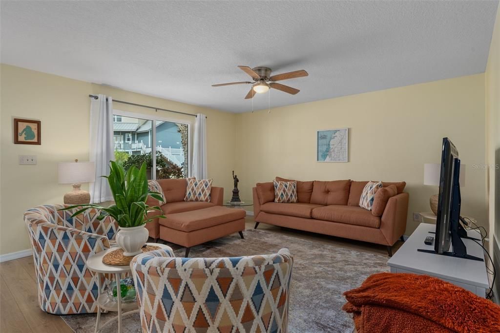 For Sale: $389,900 (3 beds, 2 baths, 1434 Square Feet)