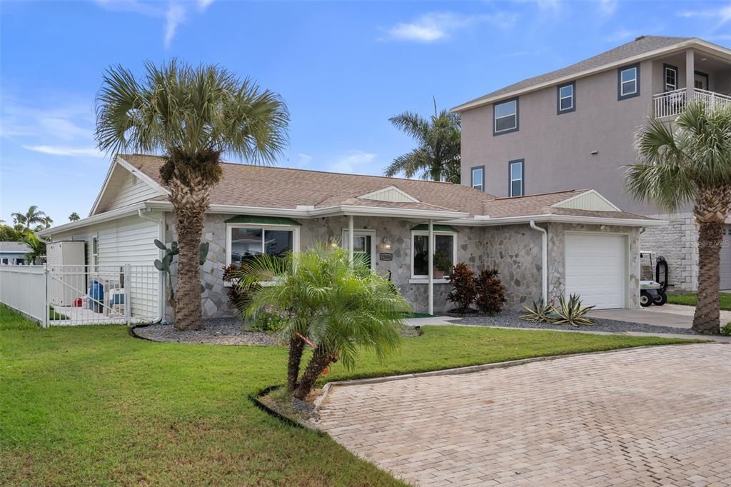 For Sale: $389,900 (3 beds, 2 baths, 1434 Square Feet)