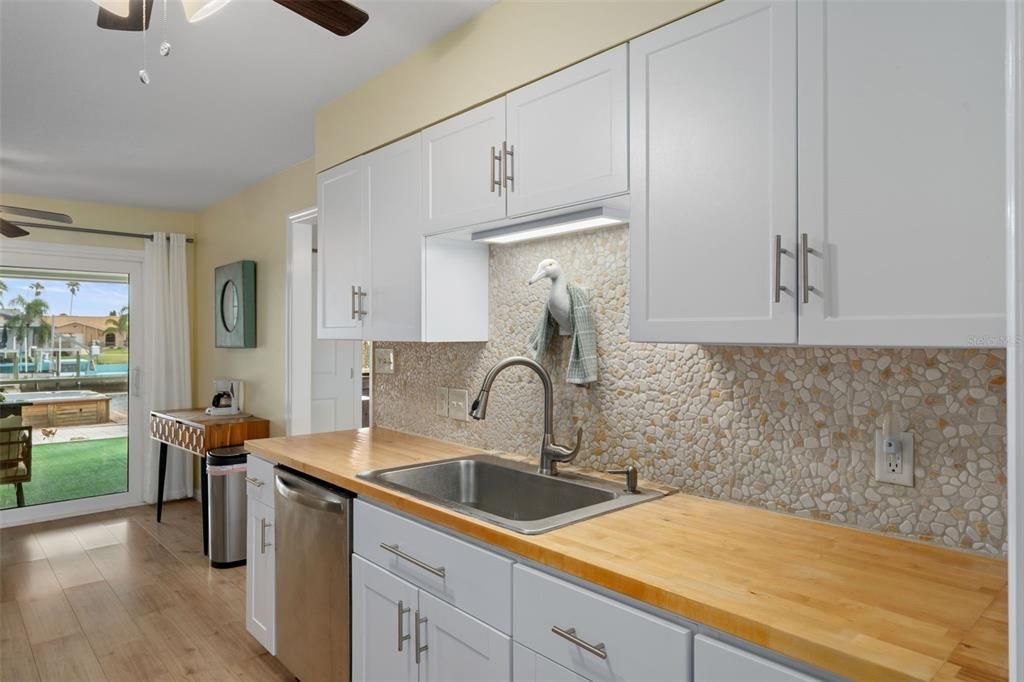 For Sale: $389,900 (3 beds, 2 baths, 1434 Square Feet)