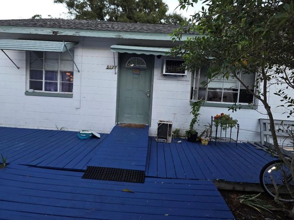 合同活跃: $279,700 (3 贝兹, 1 浴室, 1000 平方英尺)