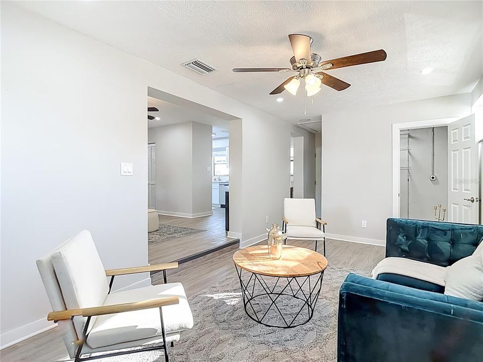 For Sale: $334,500 (3 beds, 1 baths, 1183 Square Feet)