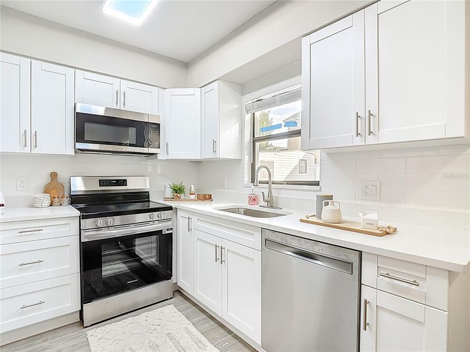 For Sale: $334,500 (3 beds, 1 baths, 1183 Square Feet)