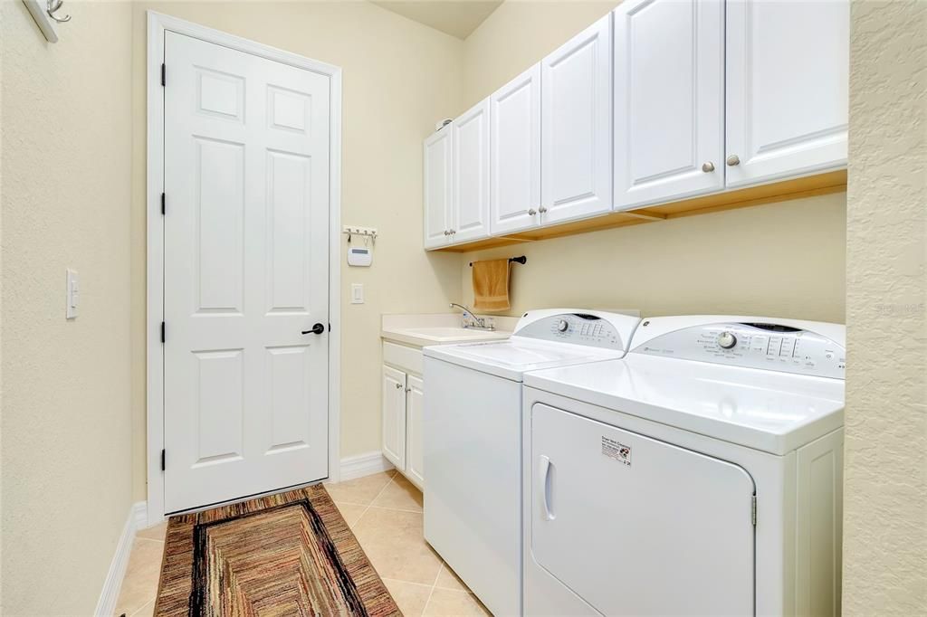 For Sale: $760,000 (4 beds, 2 baths, 2365 Square Feet)