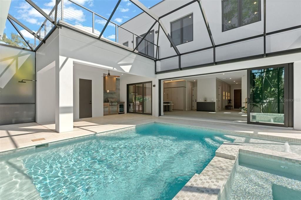 Activo con contrato: $2,199,000 (4 camas, 4 baños, 2872 Pies cuadrados)