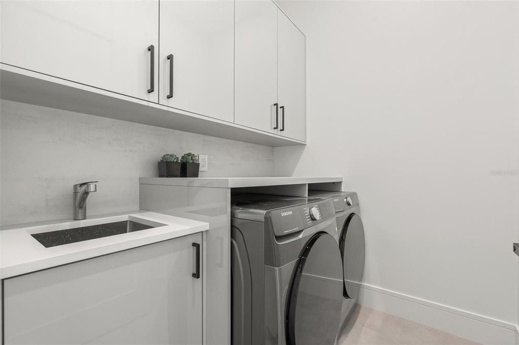 Activo con contrato: $2,199,000 (4 camas, 4 baños, 2872 Pies cuadrados)