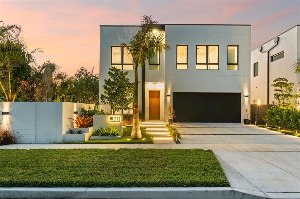 Activo con contrato: $2,199,000 (4 camas, 4 baños, 2872 Pies cuadrados)