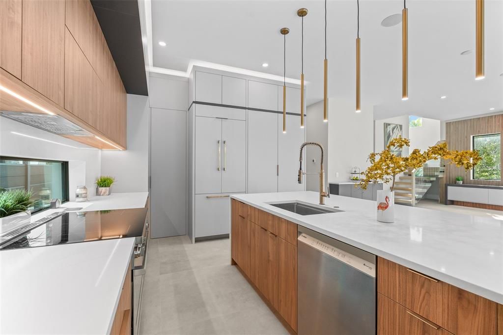 Activo con contrato: $2,199,000 (4 camas, 4 baños, 2872 Pies cuadrados)