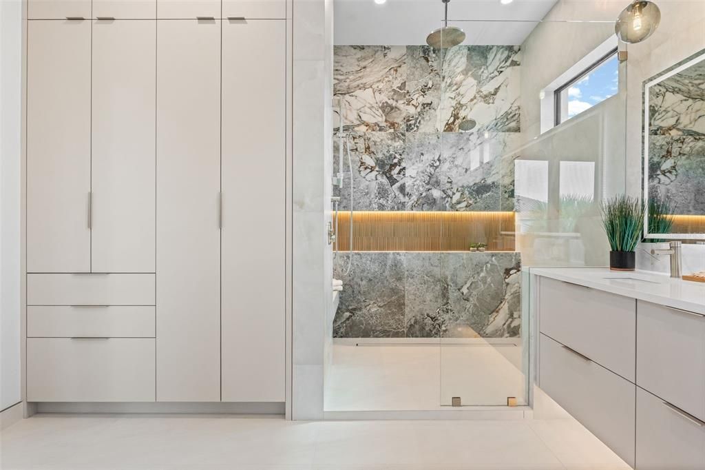 Activo con contrato: $2,199,000 (4 camas, 4 baños, 2872 Pies cuadrados)