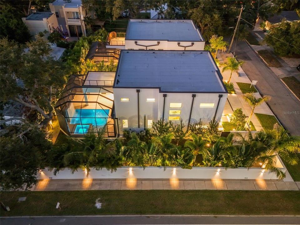 Activo con contrato: $2,199,000 (4 camas, 4 baños, 2872 Pies cuadrados)