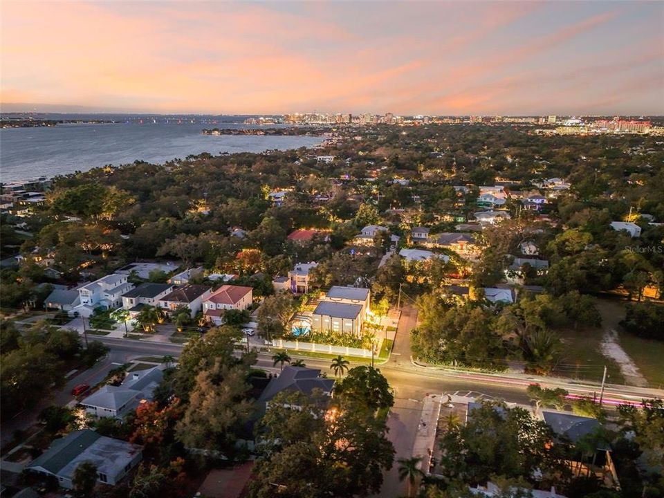 Activo con contrato: $2,199,000 (4 camas, 4 baños, 2872 Pies cuadrados)