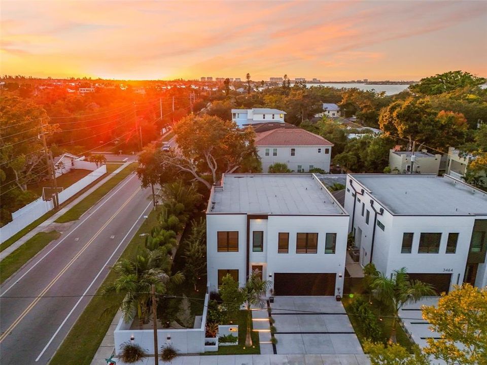 Activo con contrato: $2,199,000 (4 camas, 4 baños, 2872 Pies cuadrados)