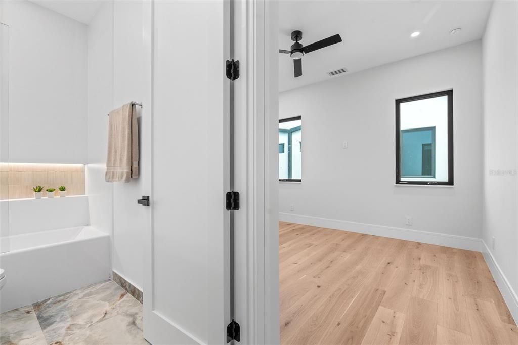 Activo con contrato: $2,199,000 (4 camas, 4 baños, 2872 Pies cuadrados)