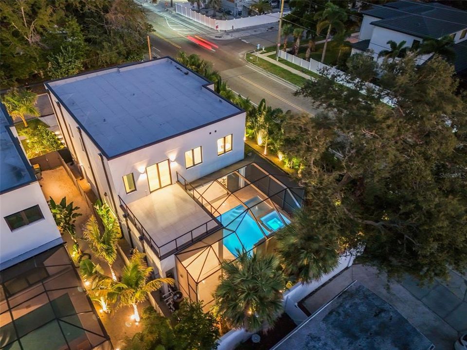 Activo con contrato: $2,199,000 (4 camas, 4 baños, 2872 Pies cuadrados)