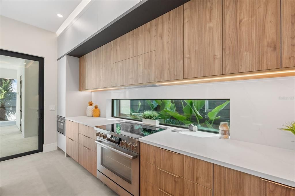 Activo con contrato: $2,199,000 (4 camas, 4 baños, 2872 Pies cuadrados)