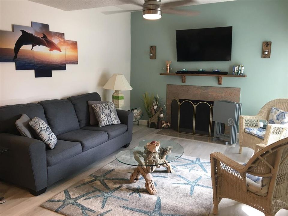 For Sale: $489,000 (2 beds, 1 baths, 1040 Square Feet)