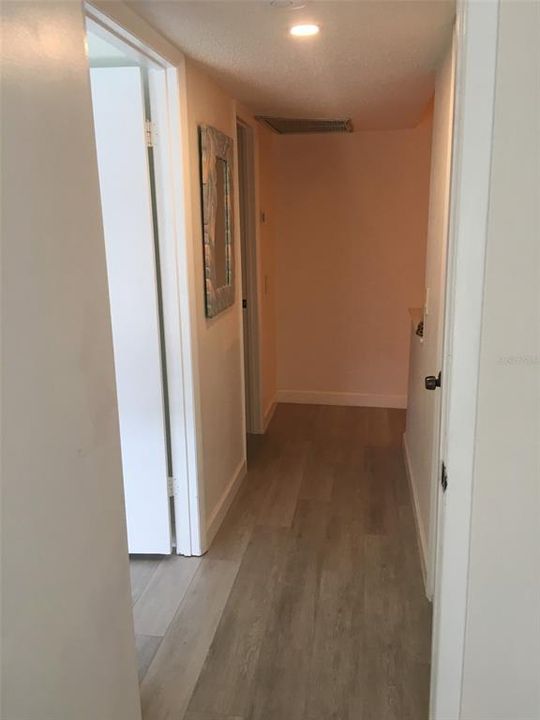 For Sale: $489,000 (2 beds, 1 baths, 1040 Square Feet)