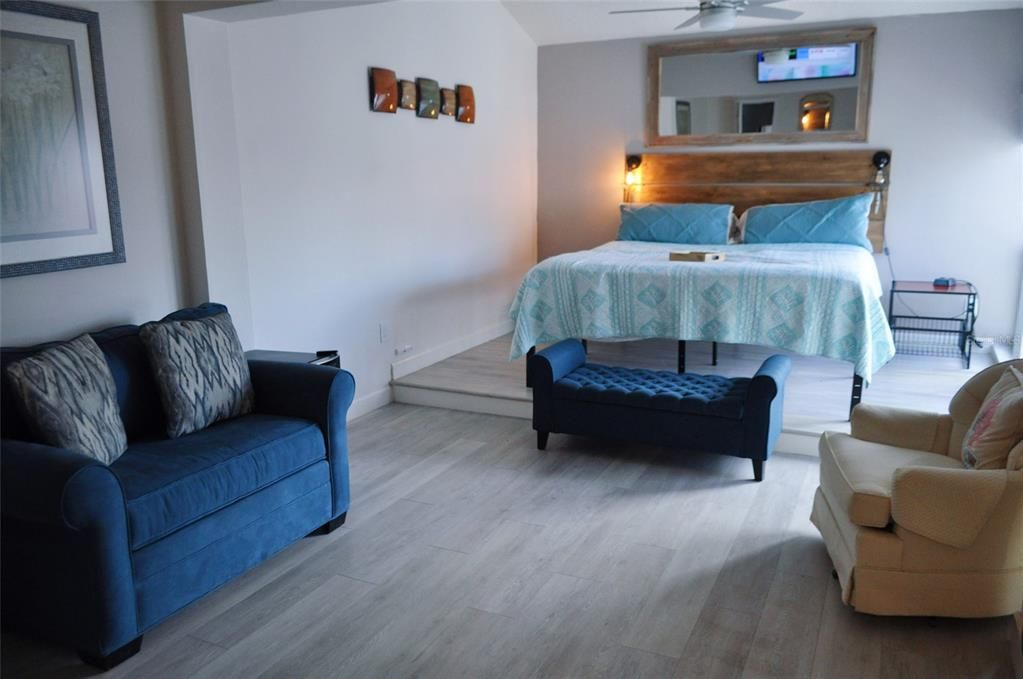 For Sale: $489,000 (2 beds, 1 baths, 1040 Square Feet)