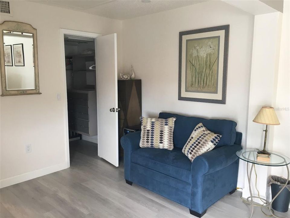 For Sale: $489,000 (2 beds, 1 baths, 1040 Square Feet)