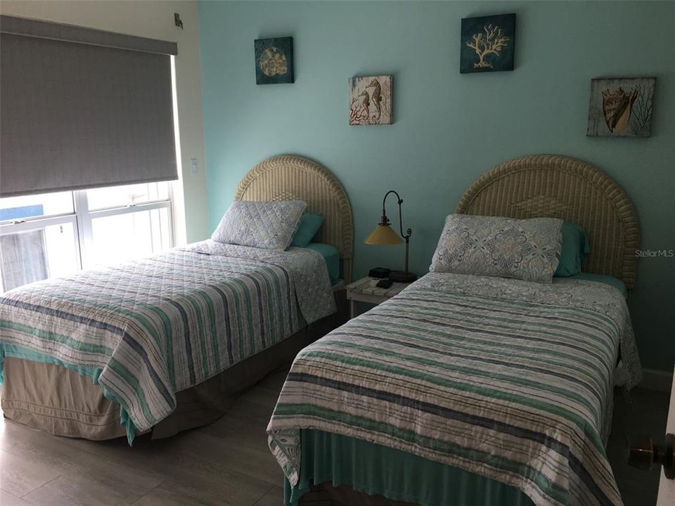 For Sale: $489,000 (2 beds, 1 baths, 1040 Square Feet)