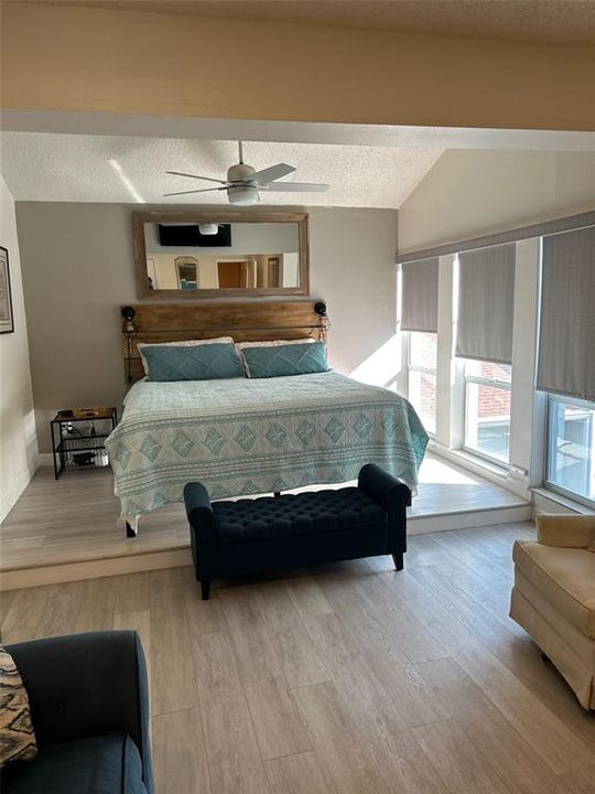 For Sale: $489,000 (2 beds, 1 baths, 1040 Square Feet)