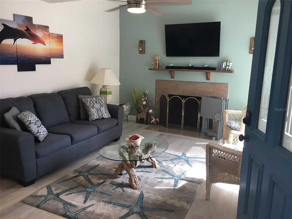 For Sale: $489,000 (2 beds, 1 baths, 1040 Square Feet)