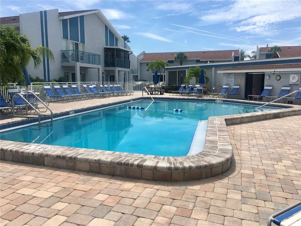 For Sale: $489,000 (2 beds, 1 baths, 1040 Square Feet)