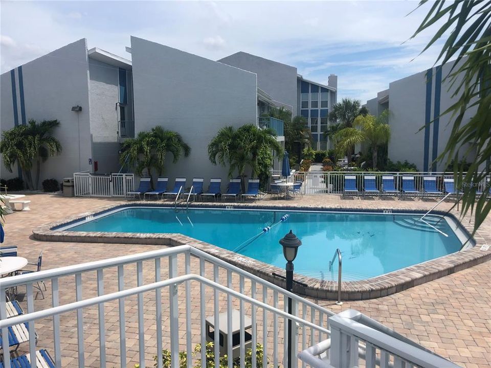 For Sale: $489,000 (2 beds, 1 baths, 1040 Square Feet)