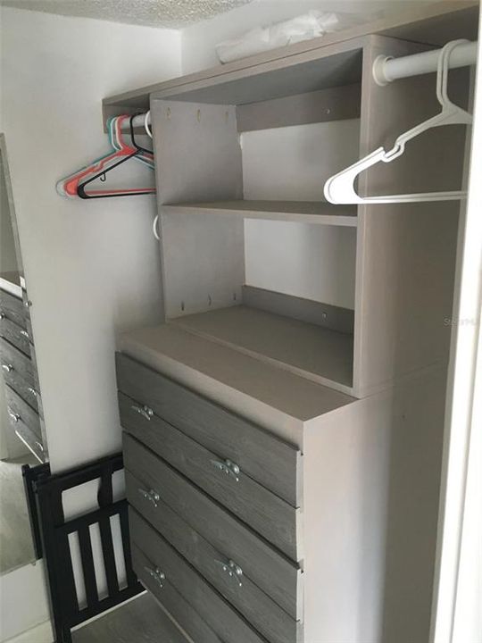 For Sale: $489,000 (2 beds, 1 baths, 1040 Square Feet)