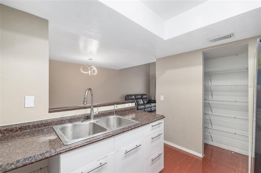 For Sale: $149,000 (2 beds, 2 baths, 1144 Square Feet)