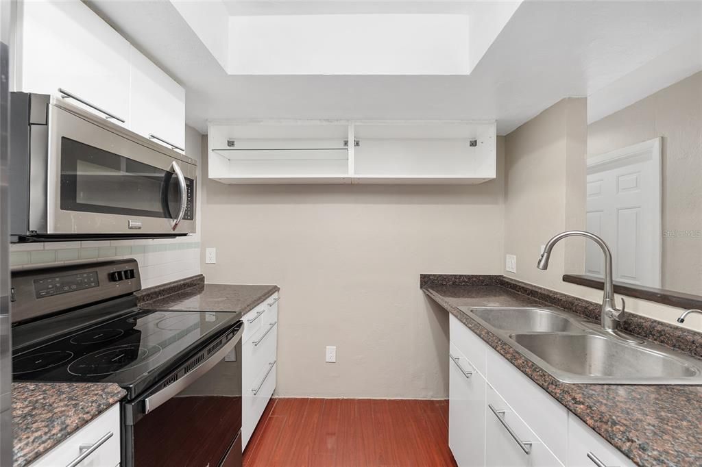 For Sale: $149,000 (2 beds, 2 baths, 1144 Square Feet)