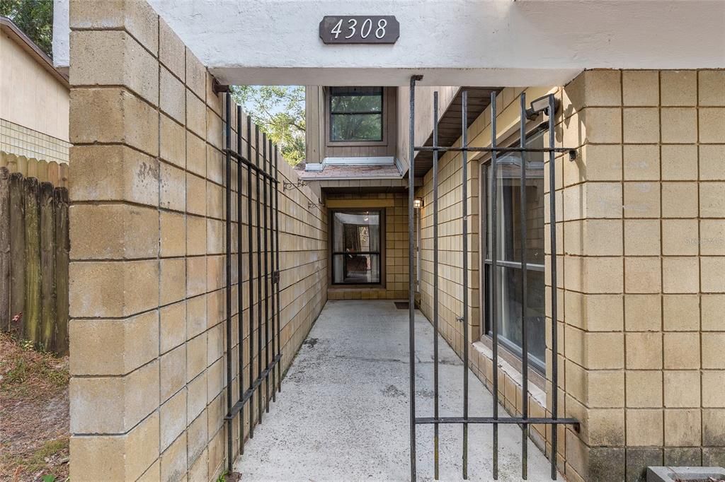 For Sale: $149,000 (2 beds, 2 baths, 1144 Square Feet)