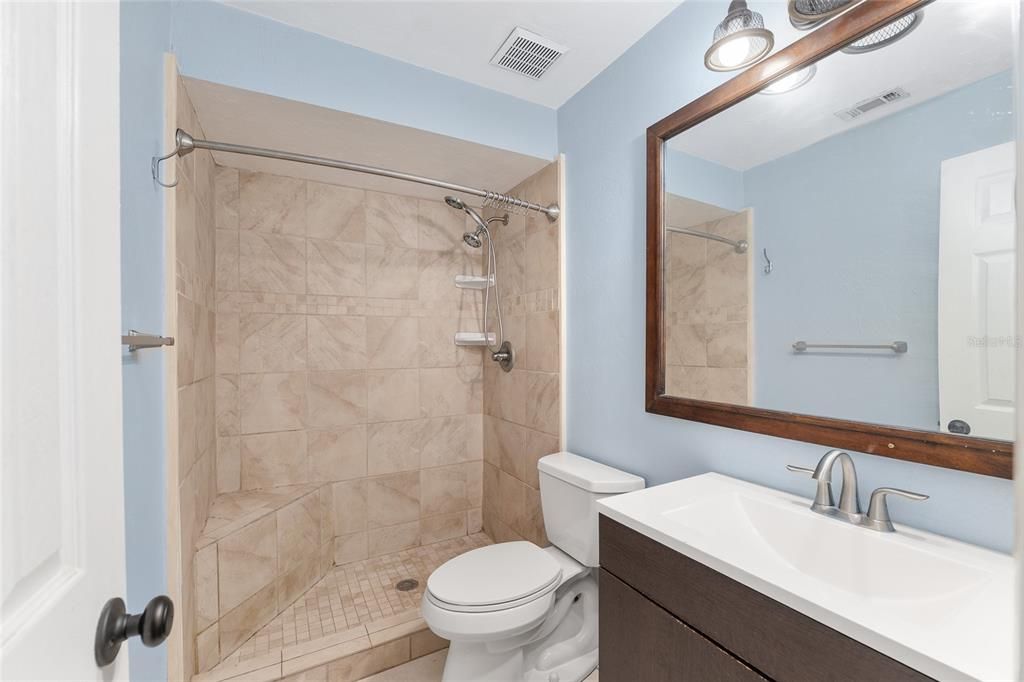 For Sale: $149,000 (2 beds, 2 baths, 1144 Square Feet)