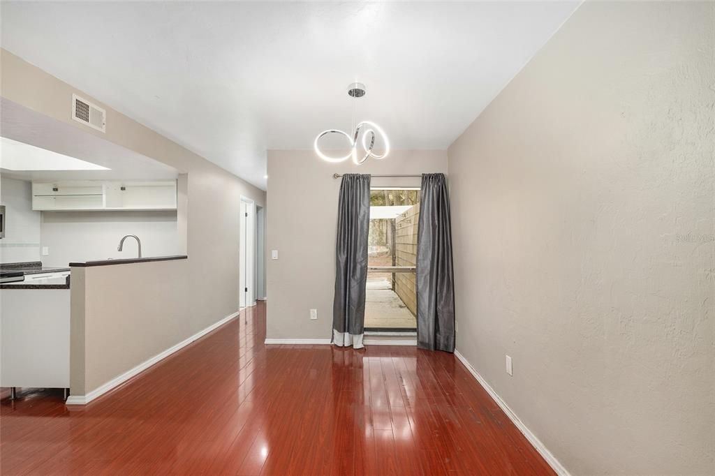 For Sale: $149,000 (2 beds, 2 baths, 1144 Square Feet)