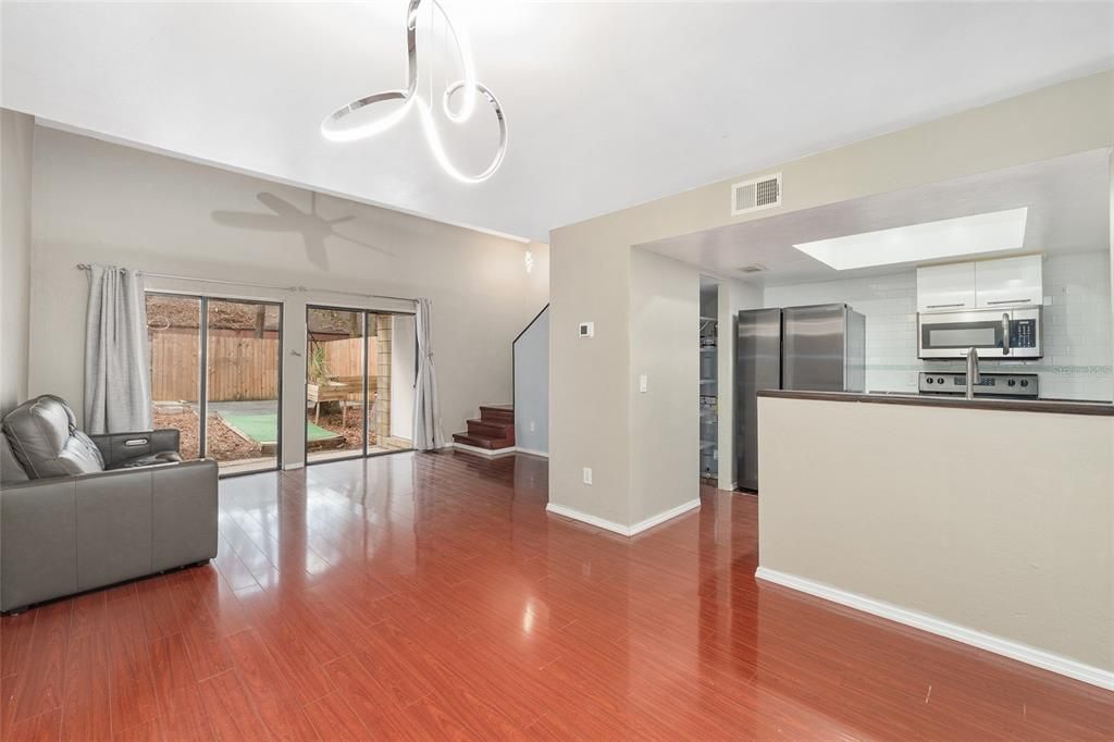 For Sale: $149,000 (2 beds, 2 baths, 1144 Square Feet)