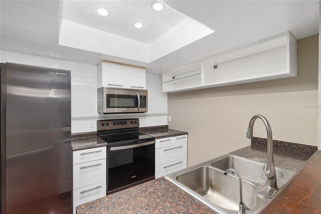 For Sale: $149,000 (2 beds, 2 baths, 1144 Square Feet)