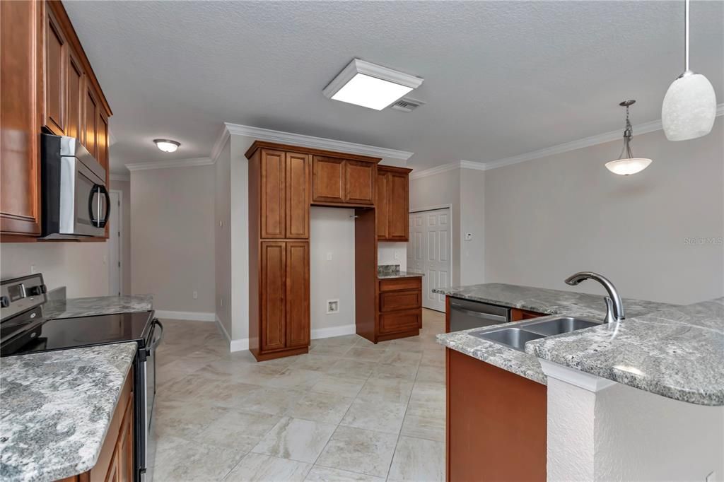 На продажу: $274,900 (3 спален, 2 ванн, 1795 Квадратных фут)