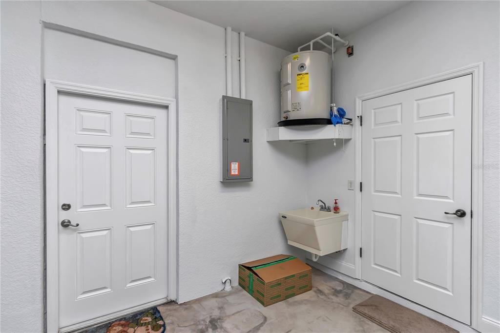 На продажу: $274,900 (3 спален, 2 ванн, 1795 Квадратных фут)