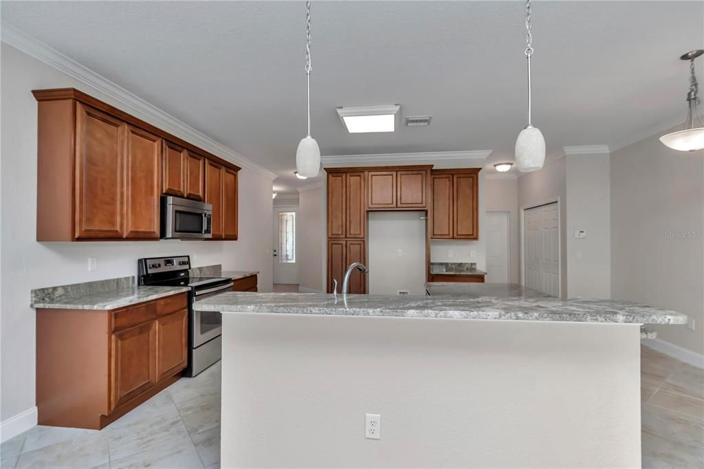 На продажу: $274,900 (3 спален, 2 ванн, 1795 Квадратных фут)