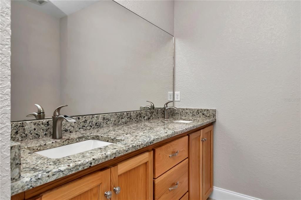 На продажу: $274,900 (3 спален, 2 ванн, 1795 Квадратных фут)